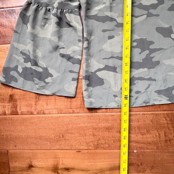 NWT Banana Republic Green Camo Bell-Sleeves Blouse L Semi-Sheer - Picture 6 of 9